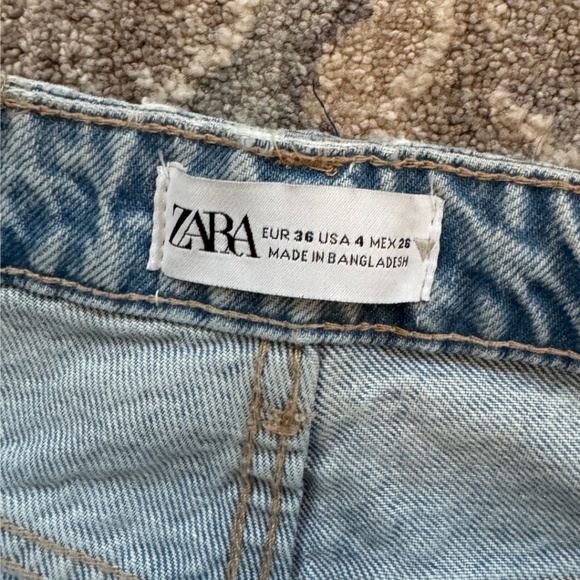 ZARA mom fit jeans - Picture 3 of 3